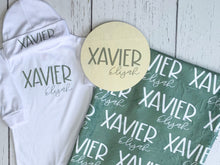 Load image into Gallery viewer, Personalized Name Blanket with set option