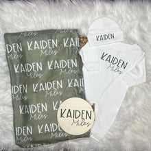 Load image into Gallery viewer, Personalized Name Blanket with set option