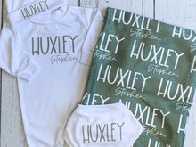 Load image into Gallery viewer, Personalized Name Blanket with set option